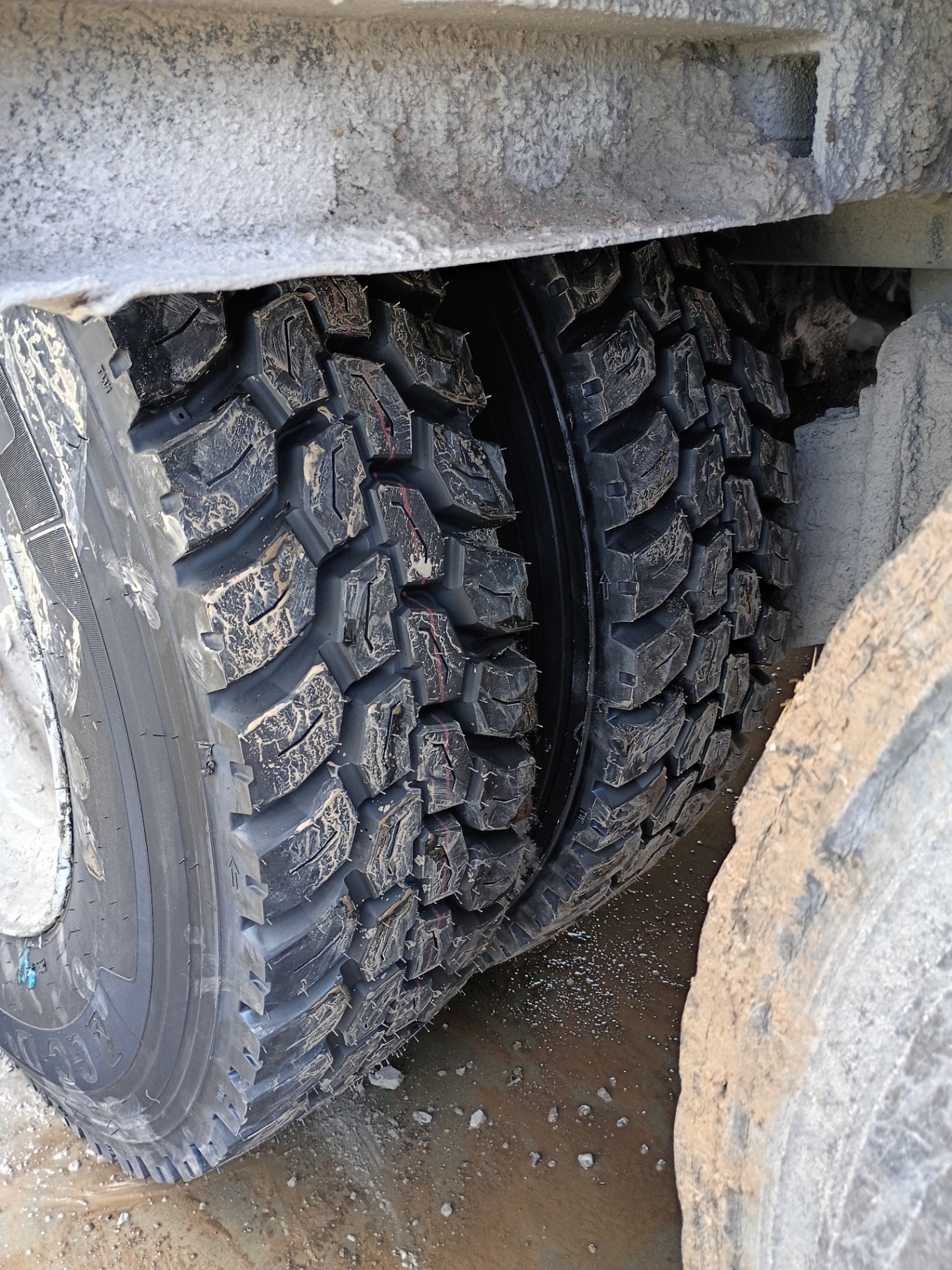 Heavy equipment off-road tires